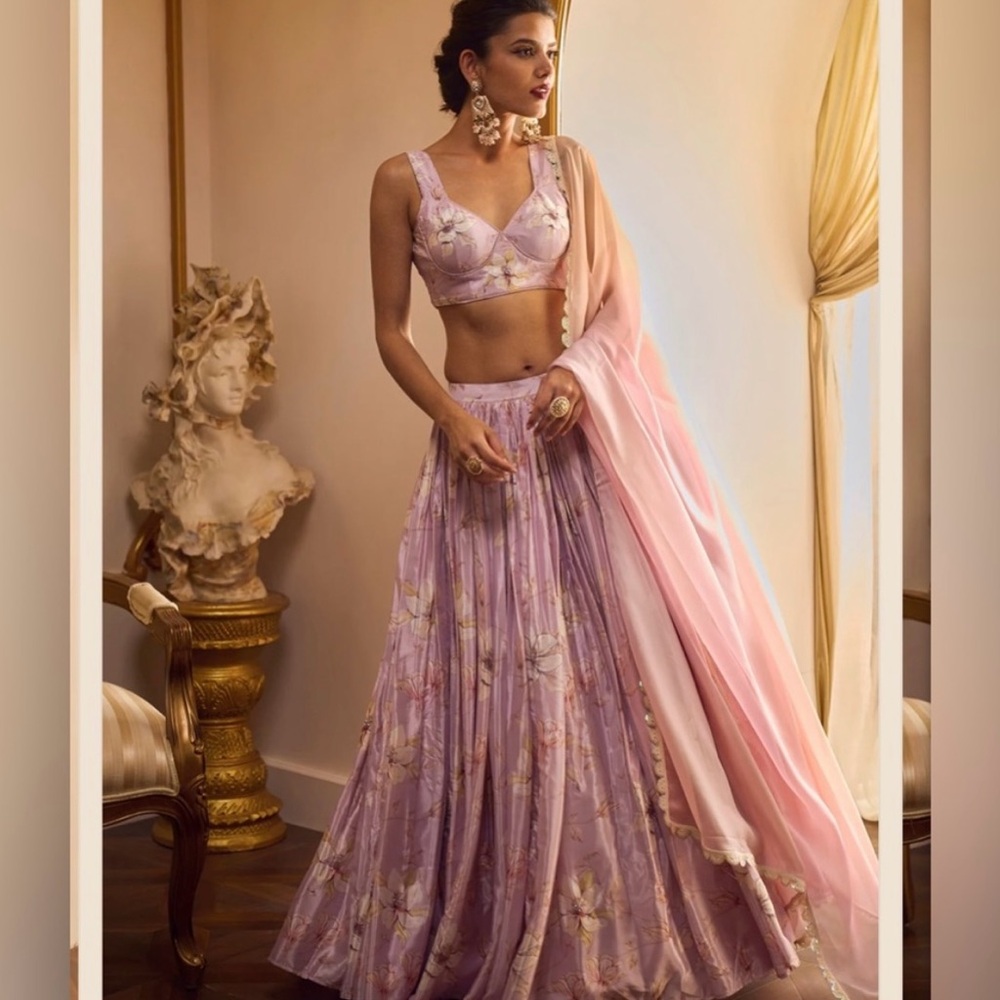 Elegant Floral Lavender Lashkaraa Lengha